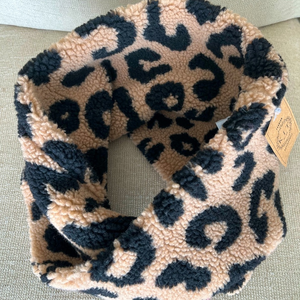 Scarf leopard